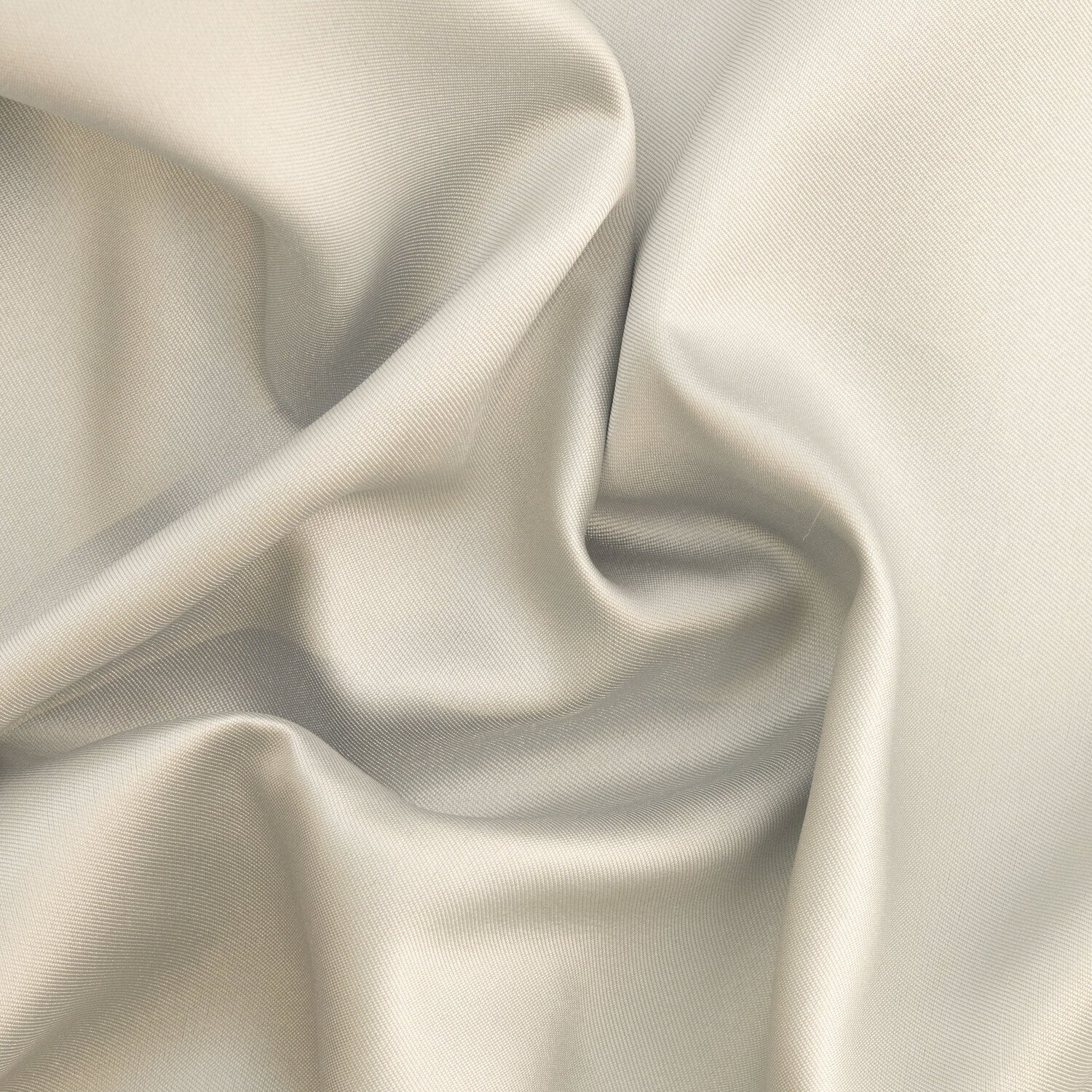 #color_AUDACIOUS SILVER