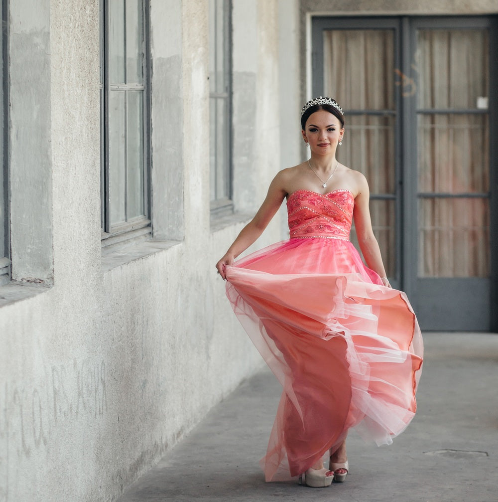 Flowy and Floaty: How to Choose Between Charmeuse and Chiffon